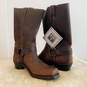 NWT! Frye moto boot - brown